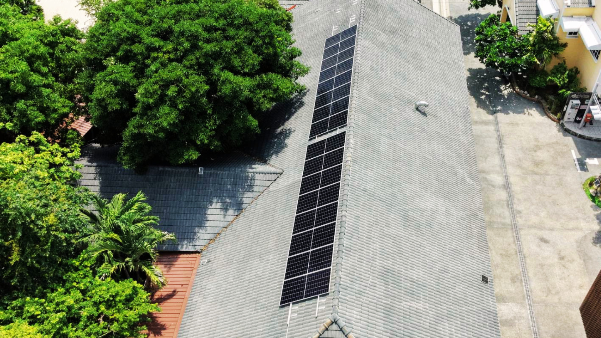 โซล่าเซลล์บนหลังคาบ้านพักอาศัย กำลังการผลิตติดตั้ง 4.905 kWp